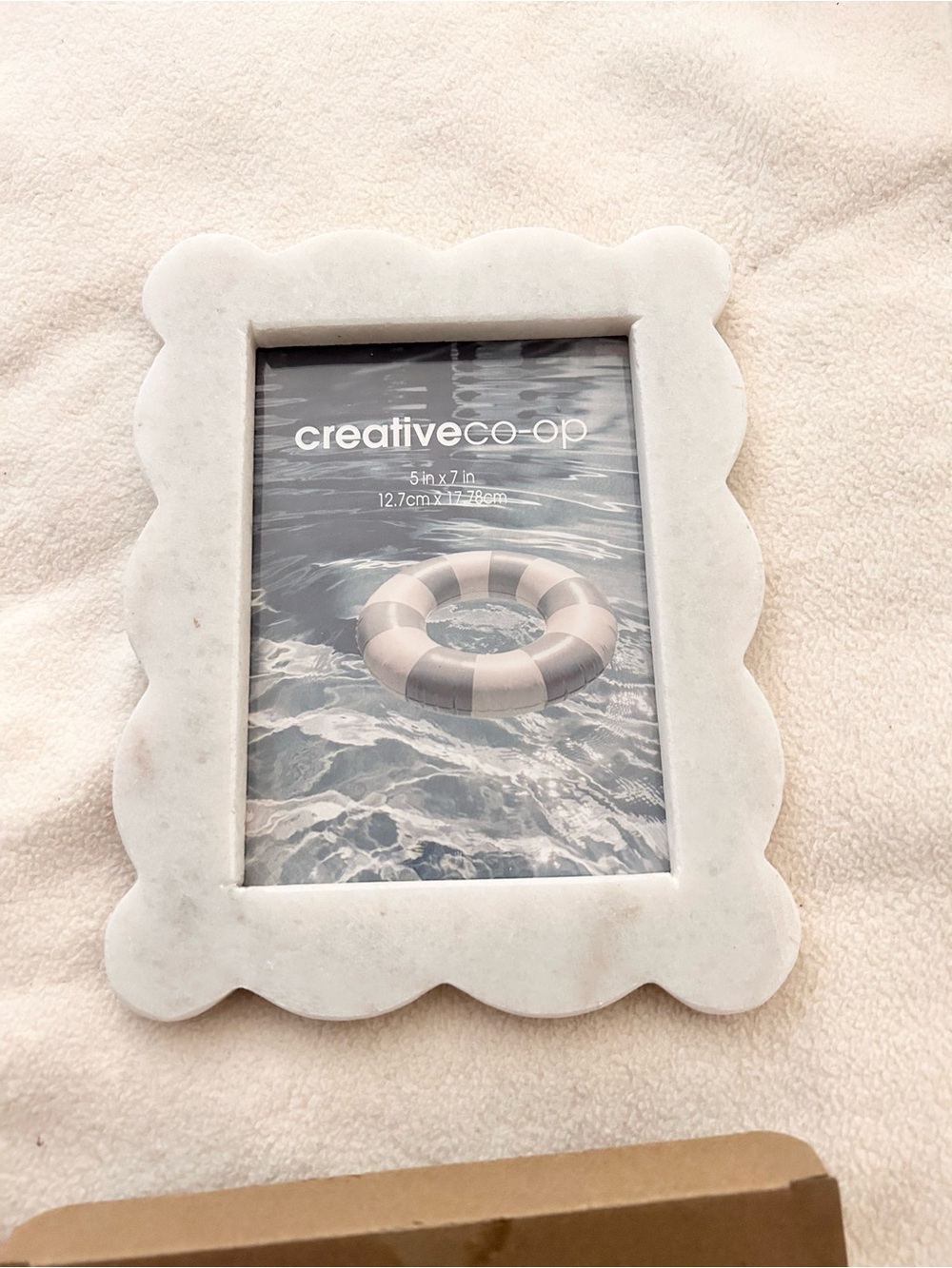 Jilly Box Summer 2024 Creative Co-Op White Marble Scalloped Picture Frame